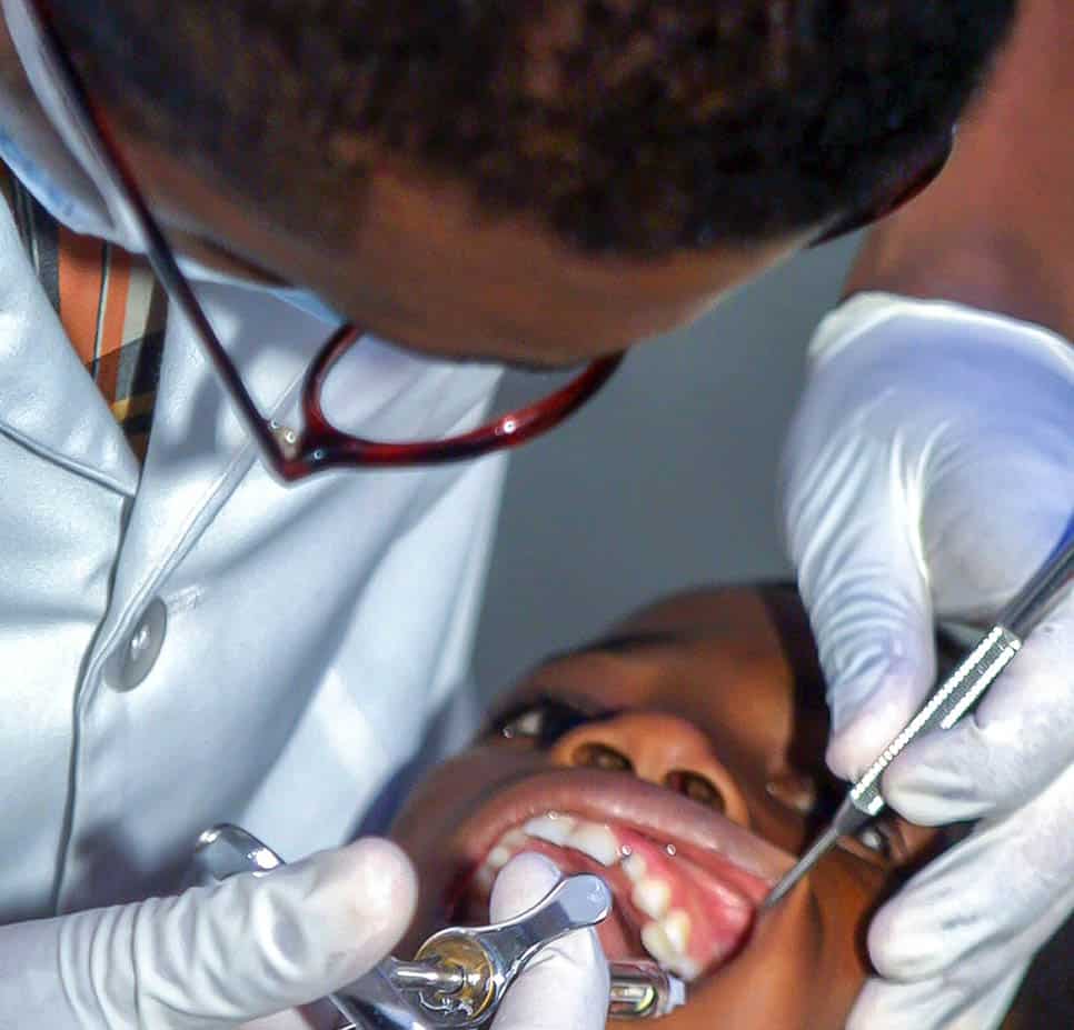 Fast and effective 1-hour teeth whitening service for instant results Banbury
